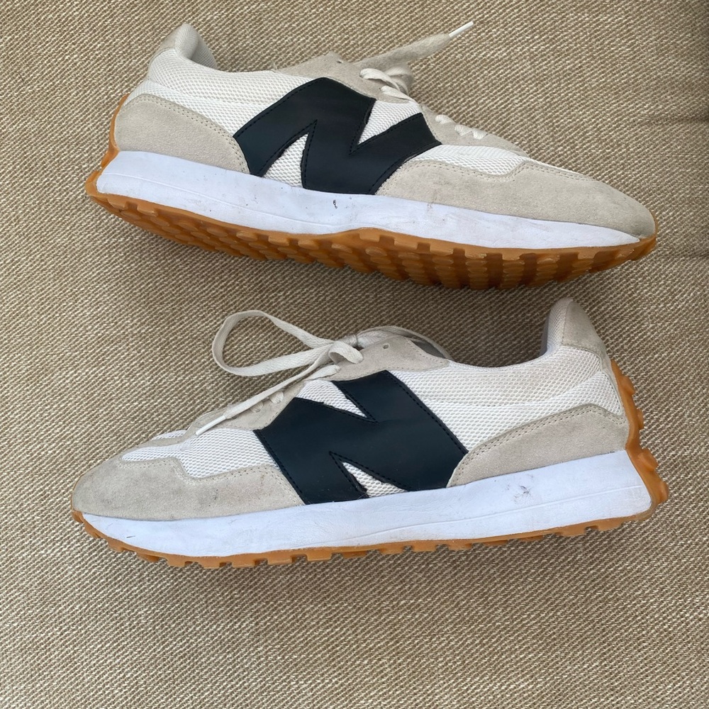 New Balance Men's Beige and Black Sneakers